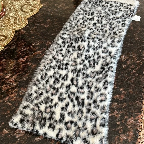 Muk Luks Women’s Leopard Print Neckwear Faux Fur Scarf OSFM - Picture 7 of 10